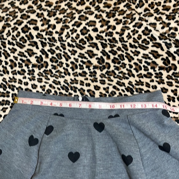H&M Grey Hearts 🖤 Skater Skirt Medium Pleated Stretch Zipper Black Prep Summer - Picture 2 of 12